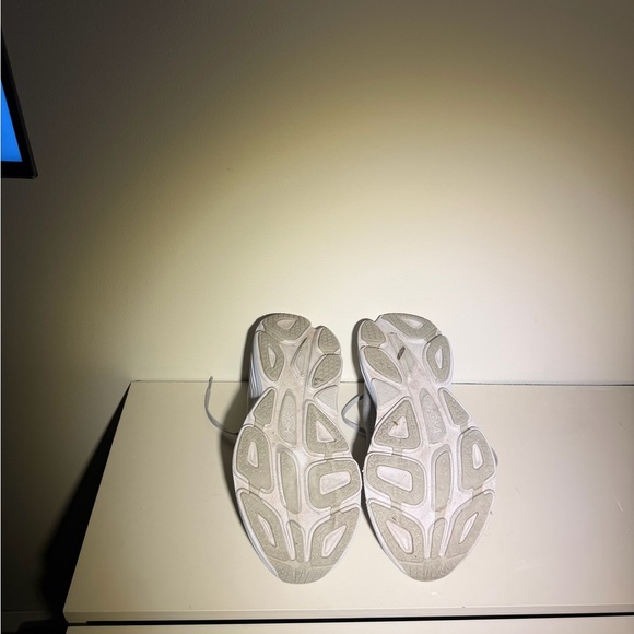 Hoka Women’s Sneakers-Sz 9.5. Gray/light Coral. - Picture 7 of 11